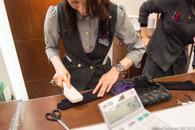 20150314_104653 D4S.jpg - Gloves subjected to a pre-package ritual, Kobe